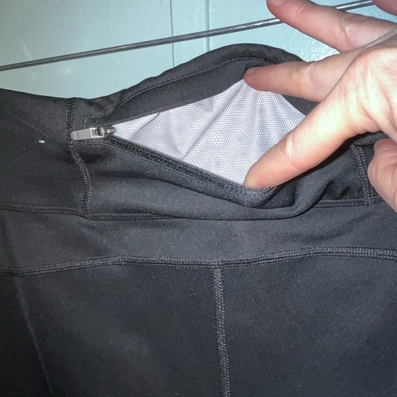 Adidas Aero Ready Capri Size Medium Pockets Drawstring Waist Zipper Mesh - Picture 9 of 15